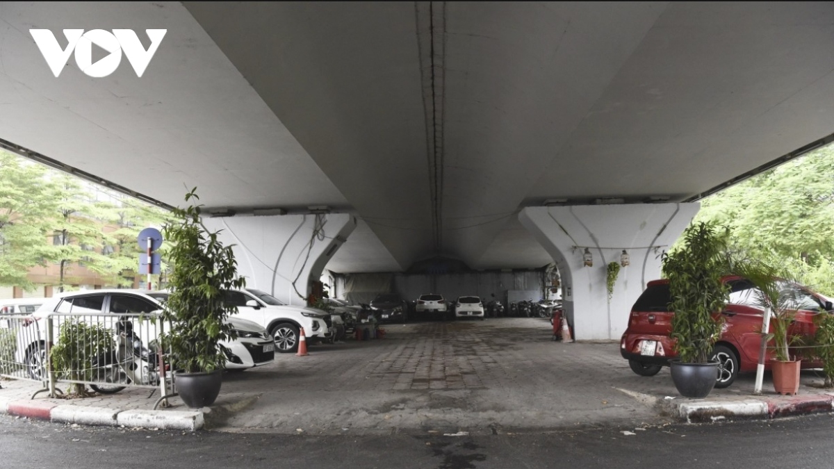 Chuyển sang cơ chế đấu giá mặt bằng nhằm giải bài toán thiếu bãi đỗ xe ở Hà Nội